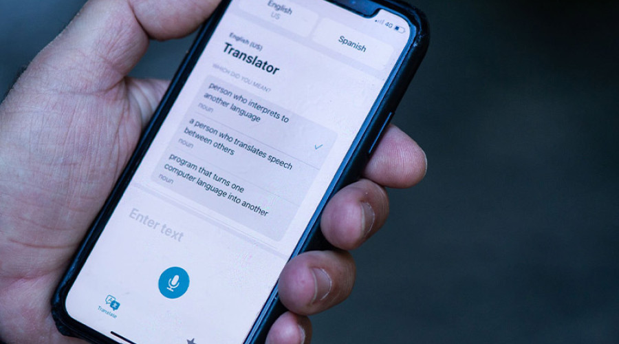 آیا هنگام سفر یا ملاقات با افراد جدید به ترجمه سریع نیاز دارید؟ کافی است آیفون خود را بردارید و اپلیکیشن Translate را اجرا کنید!