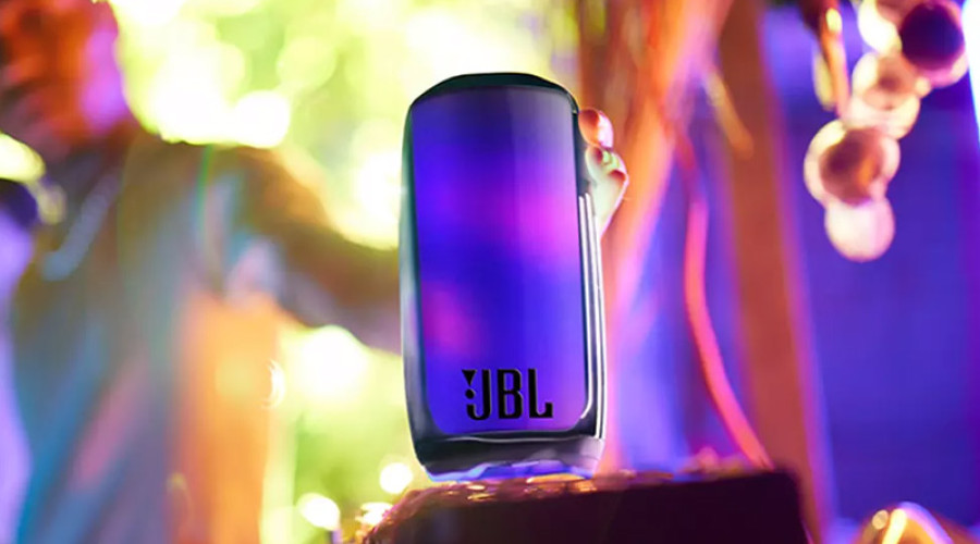 اسپیکر بلوتوثی JBL Pulse 5 از قابلیت نورپردازی RGB در تمام سطح بدنه بهره می برد