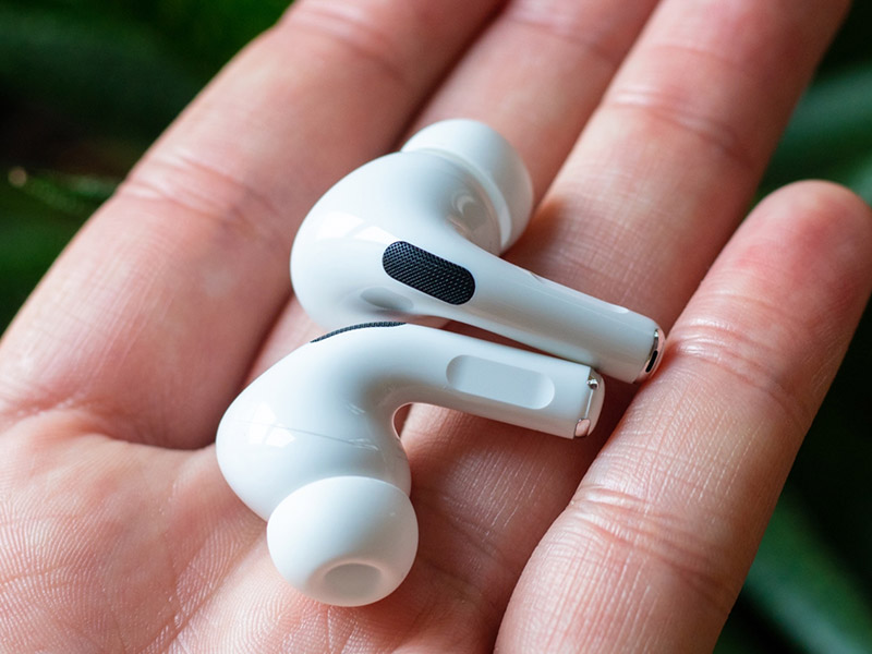 مقایسه Apple AirPods Pro و Apple AirPods (نسل سوم): دو ایرپاد با ویژگی های کاملا متفاوت