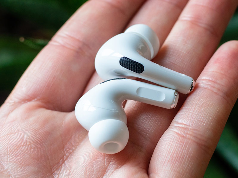 Apple AirPods Pro 2 در مقابل AirPods Pro شامل چه ارتقاهایی شده است؟