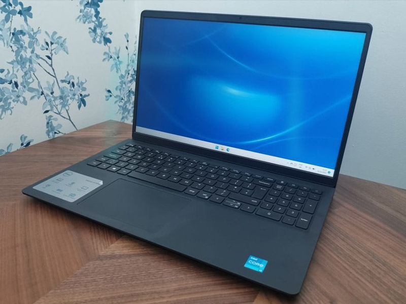 Dell Inspiron 15 3000 (یک لپ تاپ Core i5 مقرون به صرفه)