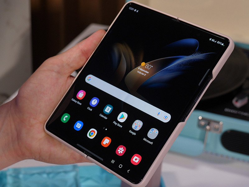 Samsung Galaxy Z Fold 4 طراحی زیبا تری دارد