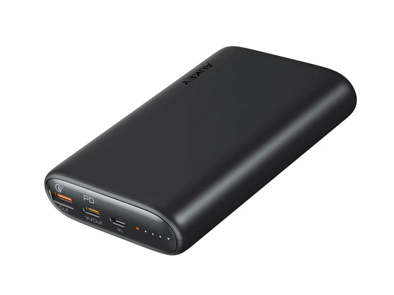 پاوربانک AUKEY 15000mAh USB-C Power Bank – نه زیاد بزرگ و نه زیاد کوچک