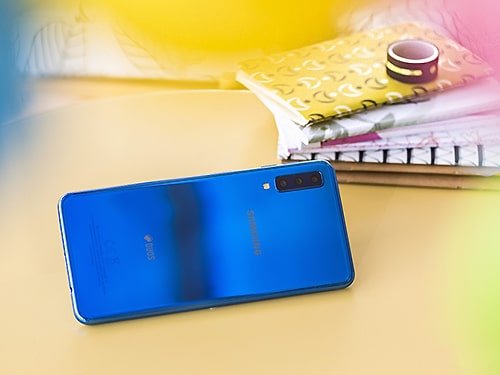 طراحی و مشخصات ظاهری موبایل (Samsung Galaxy A7 (2018